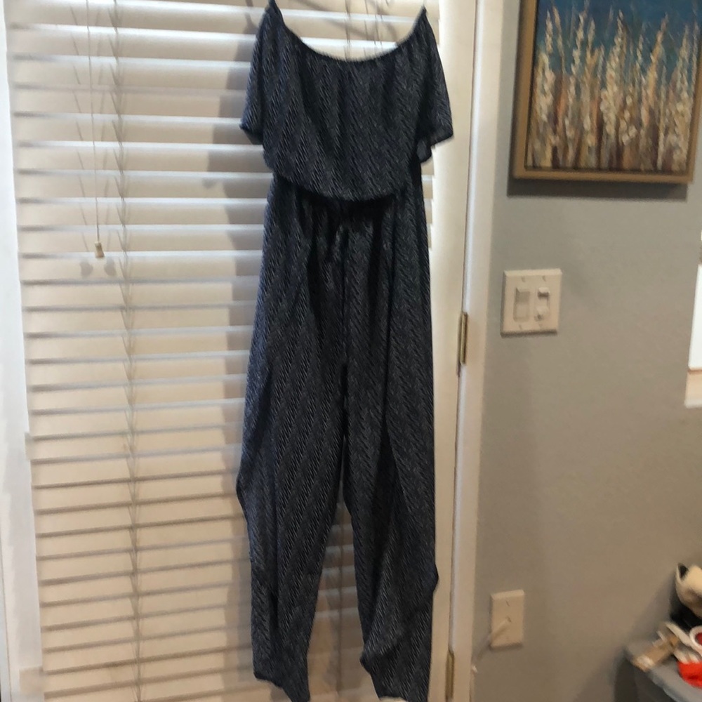 Wild Honey romper with wide legs open with slits on the sides! Gorgeous